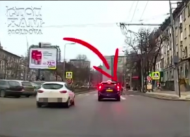 O femeie și un copil, la un pas de a fi loviți pe trecerea de pietoni. Poliția s-a autosesizat